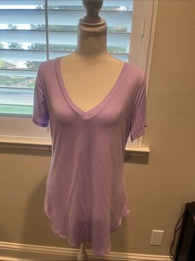 Lavender V-Neck Short Sleeve Tee - Women's Casual Top